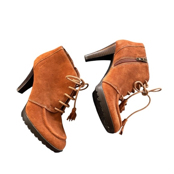 Anne Klein Tutorial Suede Ankle 4” Heel Bootie Sz 7M Side Zip Tassel Ties Cognac - Picture 7 of 7